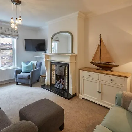 Host & - Adventure House Whitby